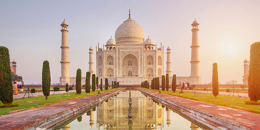 Seeing the Taj Mahal at sunrise