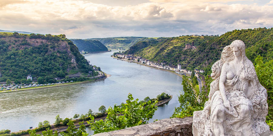 Sailing through the Rhine Gorge
